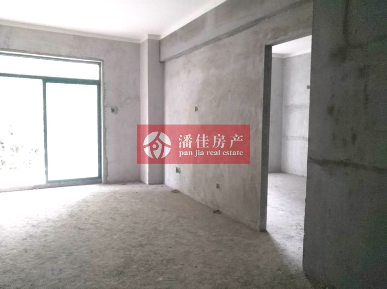 【潘佳房產(chǎn)推薦】【滿二泰陽(yáng)城二期130平米3室2廳2衛(wèi)精裝南北通透70萬(wàn)】