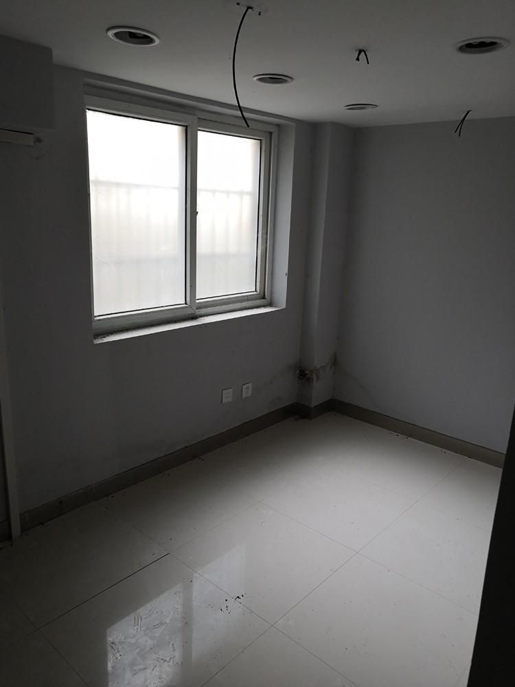 出售武漢市洪山區(qū)徐東歐洲花園小區(qū)精致商鋪