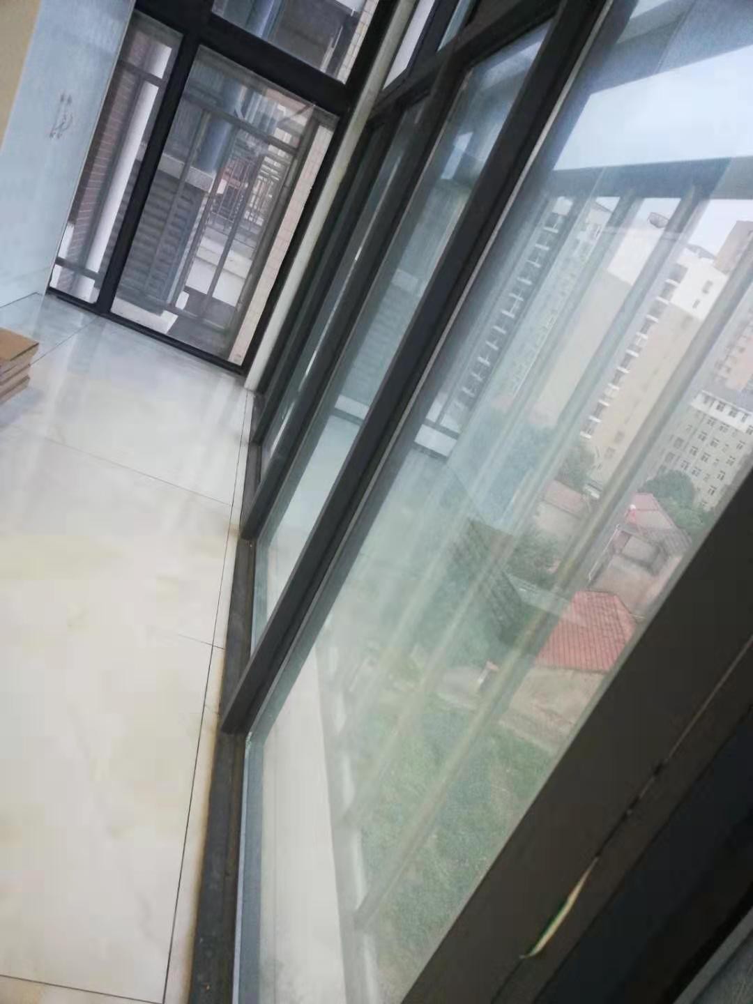 精裝兩房兩廳坐北朝南采光好中間樓層雙電梯