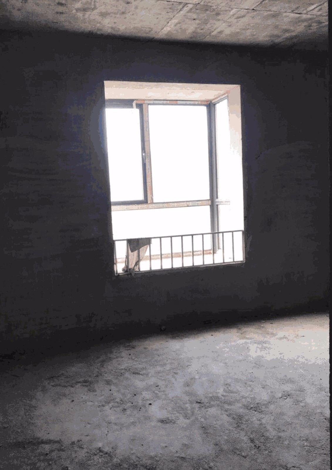 坐落，富萊美家居建材城，臨街，出門就是商場