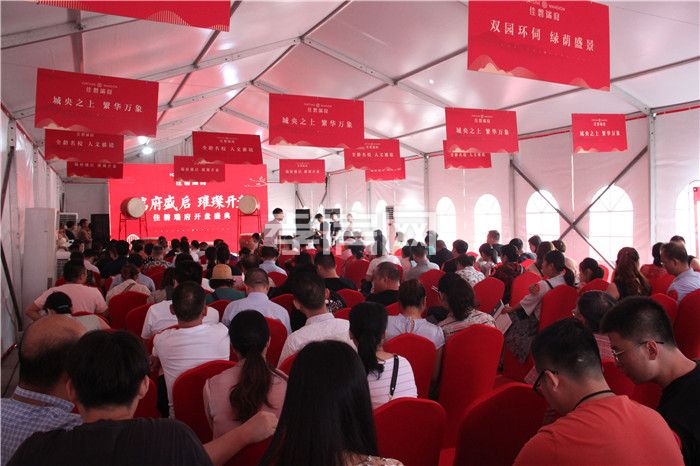 2019082415460773794p9dvpr.jpg 人群.jpg