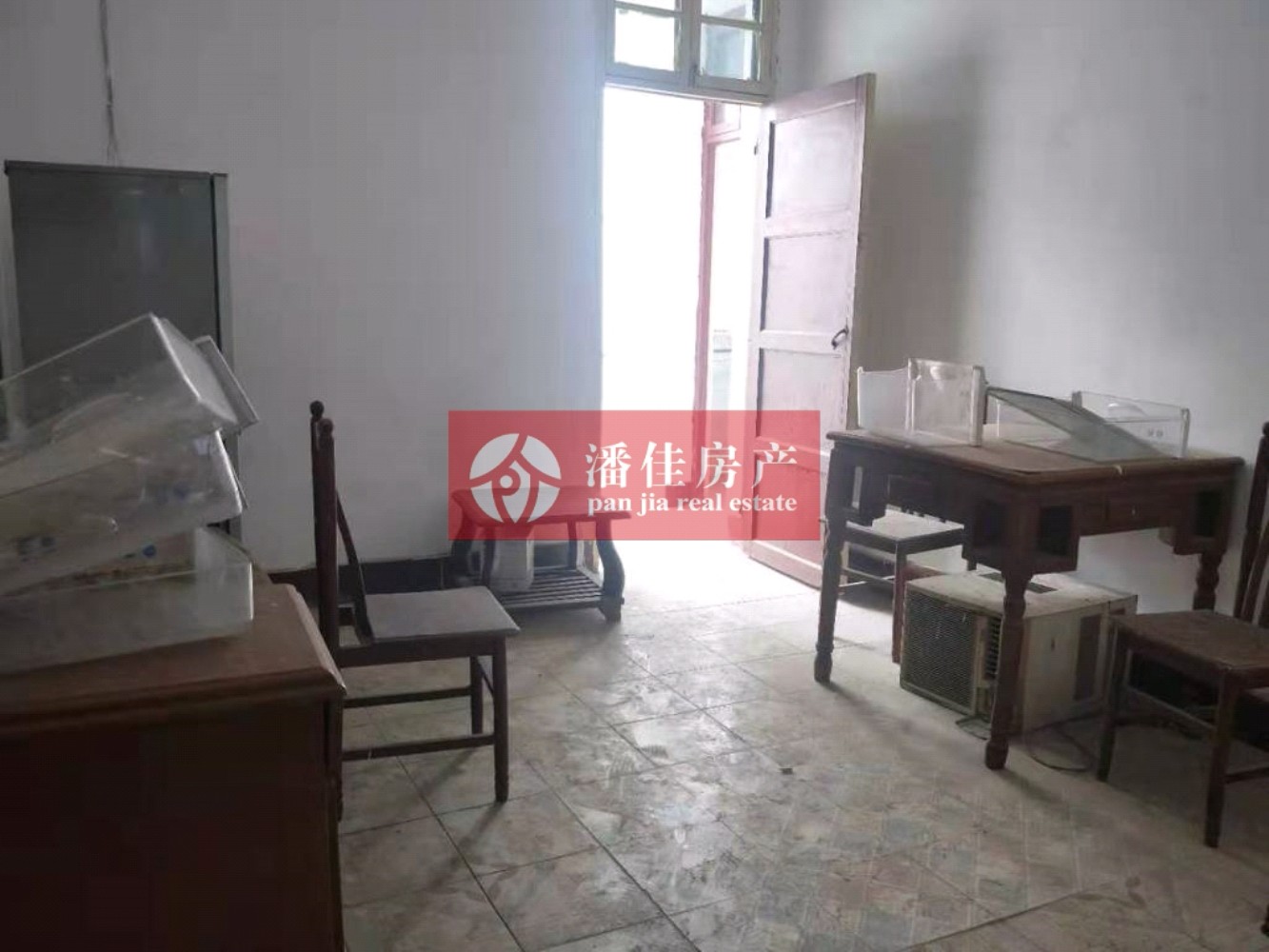 【潘佳房產(chǎn)推薦】【體育路  八里街5樓頂樓63平簡單的2室戶型17萬】