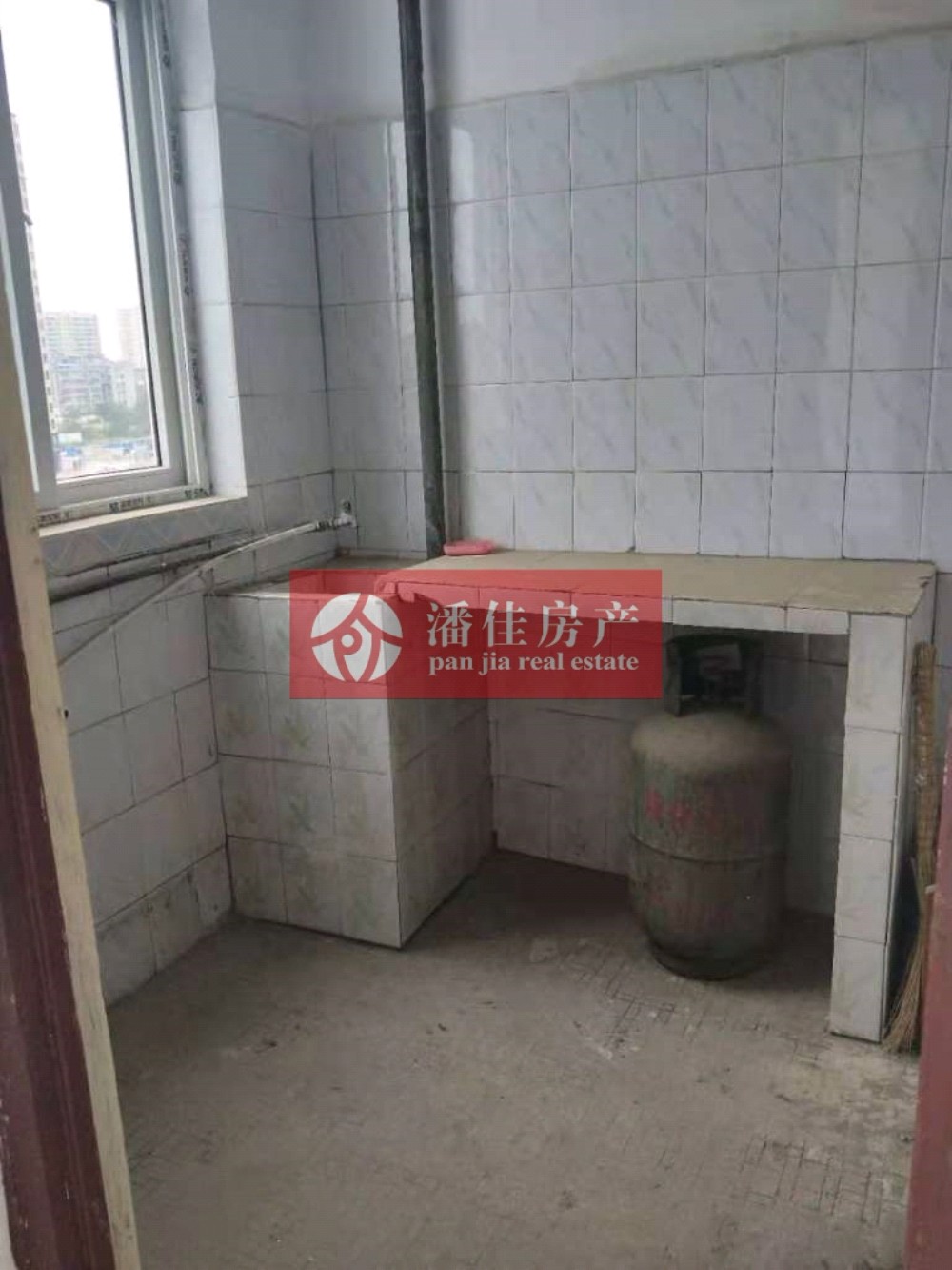 【潘佳房產(chǎn)推薦】【體育路  八里街5樓頂樓63平簡單的2室戶型17萬】