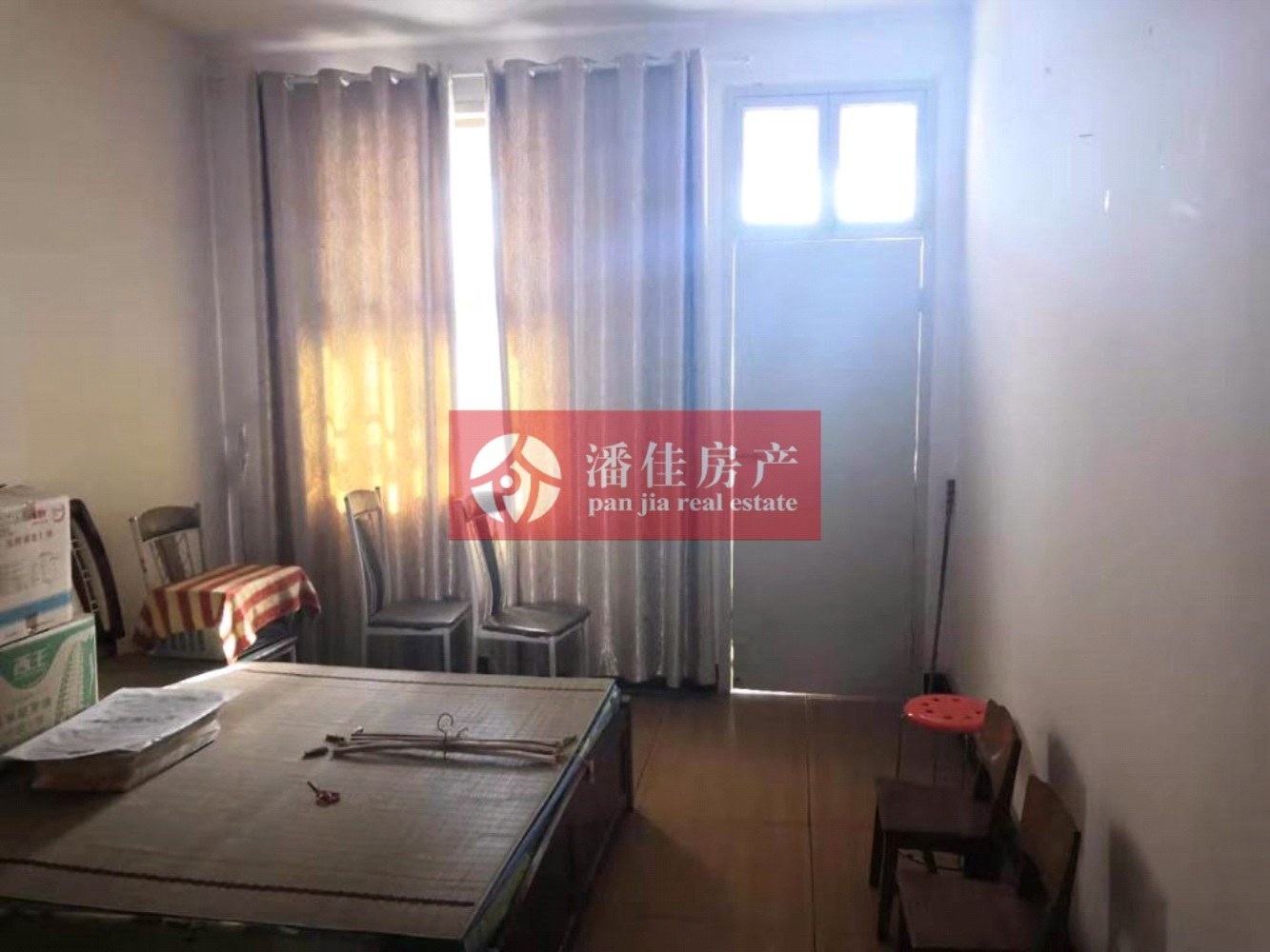 【潘佳房產(chǎn)推薦】【滿二翡翠名都1期137平米中層精裝保持很新帶地暖110萬】