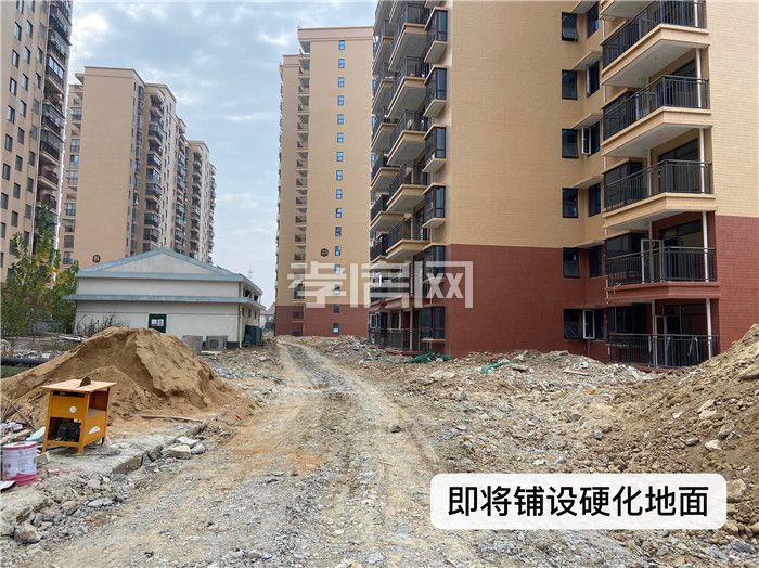 小區(qū)主路即將鋪設 小區(qū)主路即將鋪設