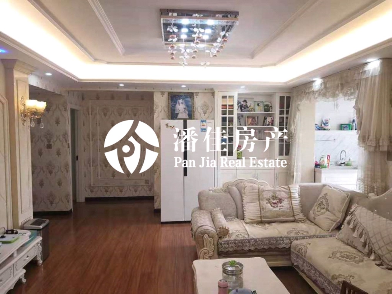 【潘佳房產(chǎn)推薦】【滿二翡翠名都1期137平米中層精裝保持很新帶地暖110萬】