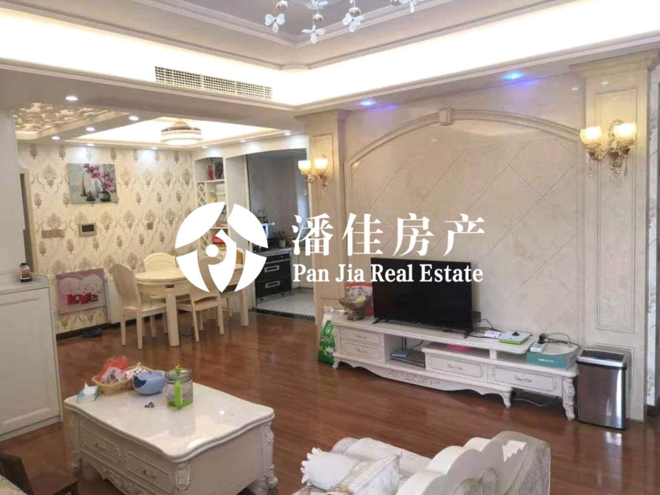 【潘佳房產(chǎn)推薦】【滿二翡翠名都1期137平米中層精裝保持很新帶地暖110萬】