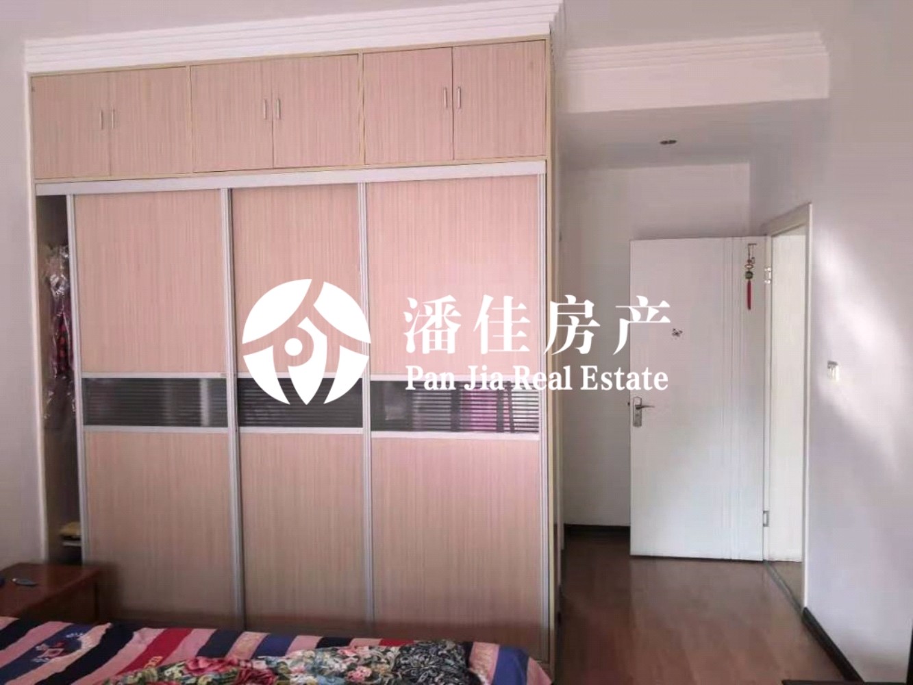 【潘佳房產(chǎn)推薦】【滿二泰陽(yáng)城二期130平米3室2廳2衛(wèi)精裝南北通透70萬(wàn)】