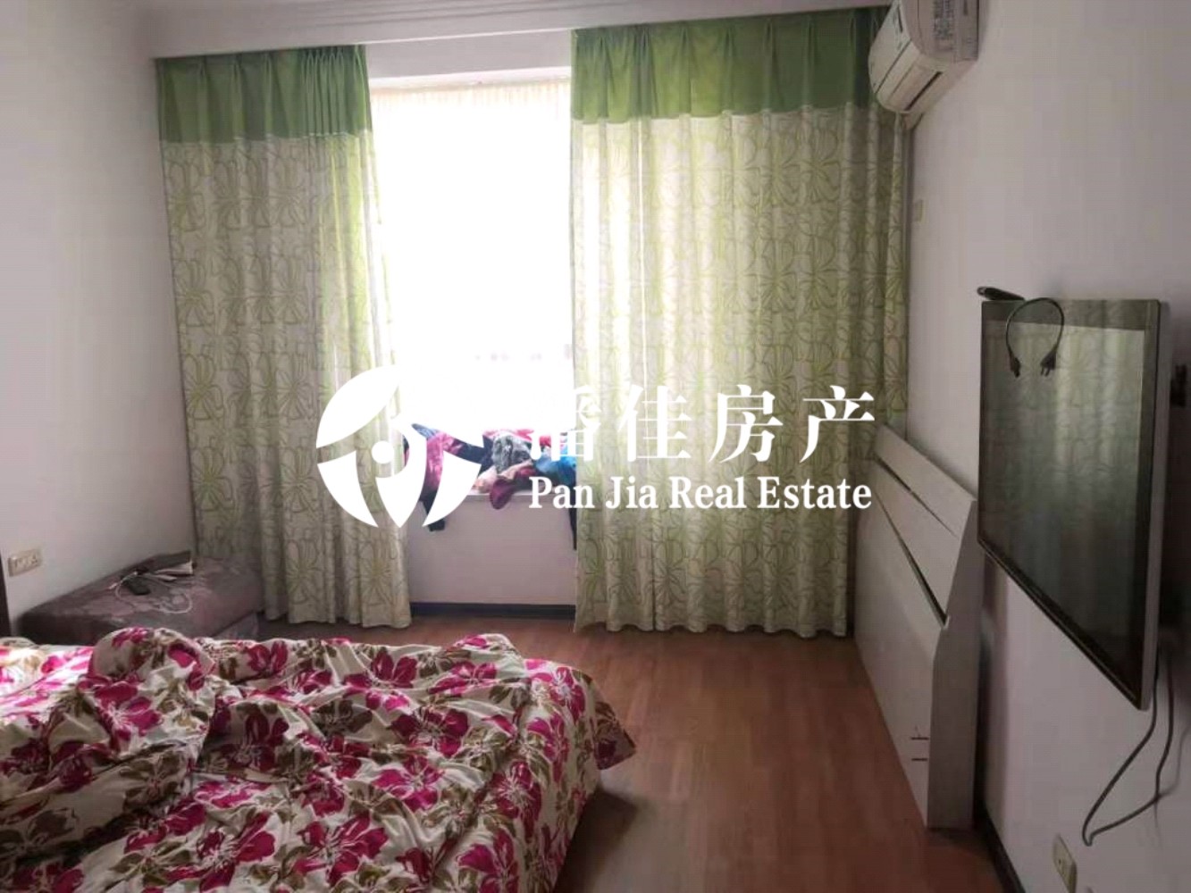 【潘佳房產(chǎn)推薦】【滿二泰陽(yáng)城二期130平米3室2廳2衛(wèi)精裝南北通透70萬(wàn)】