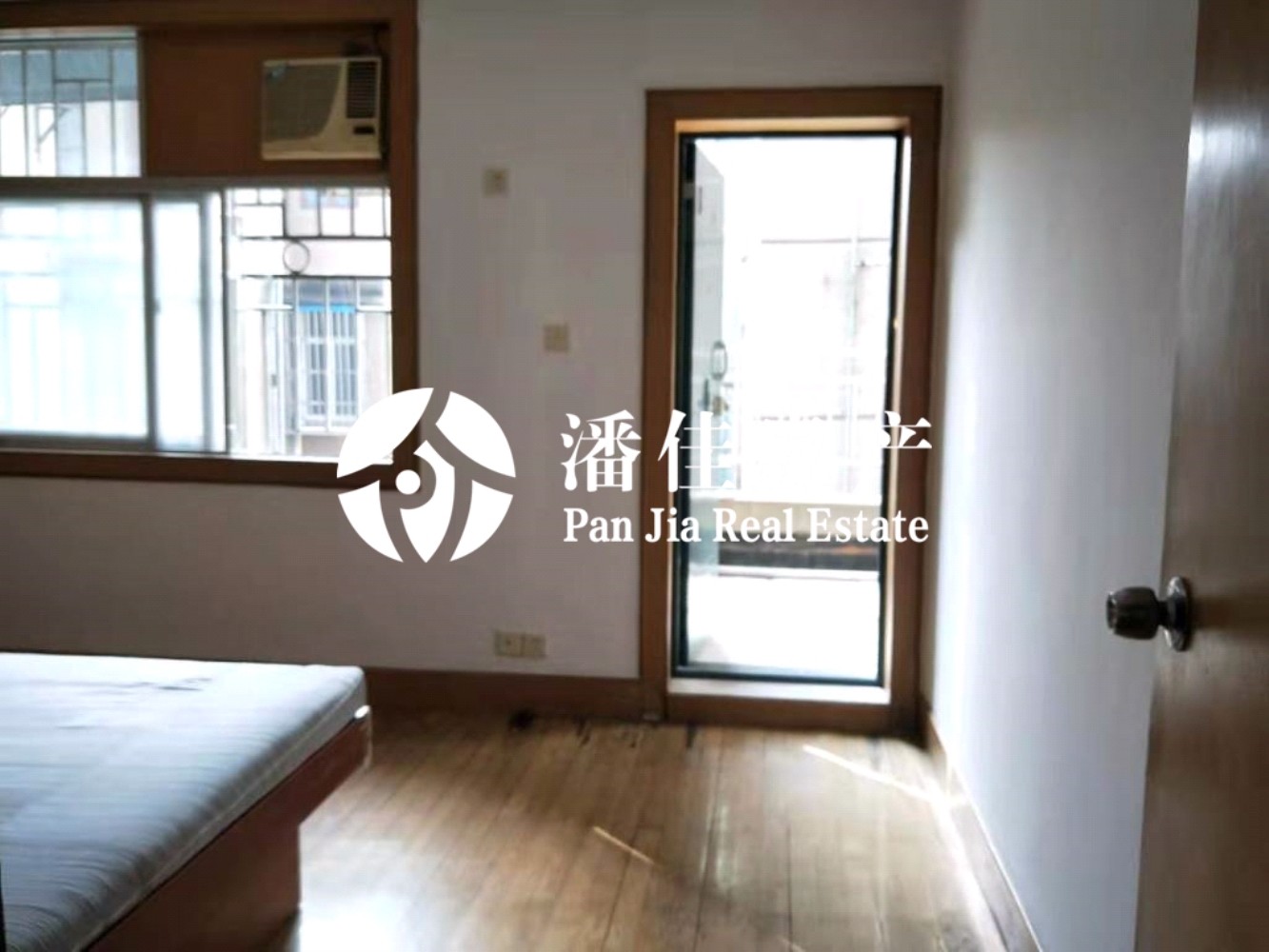 【潘佳房產(chǎn)推薦】【交通中路中段虹苑小區(qū)118平米3房光線很好4/6層42萬】