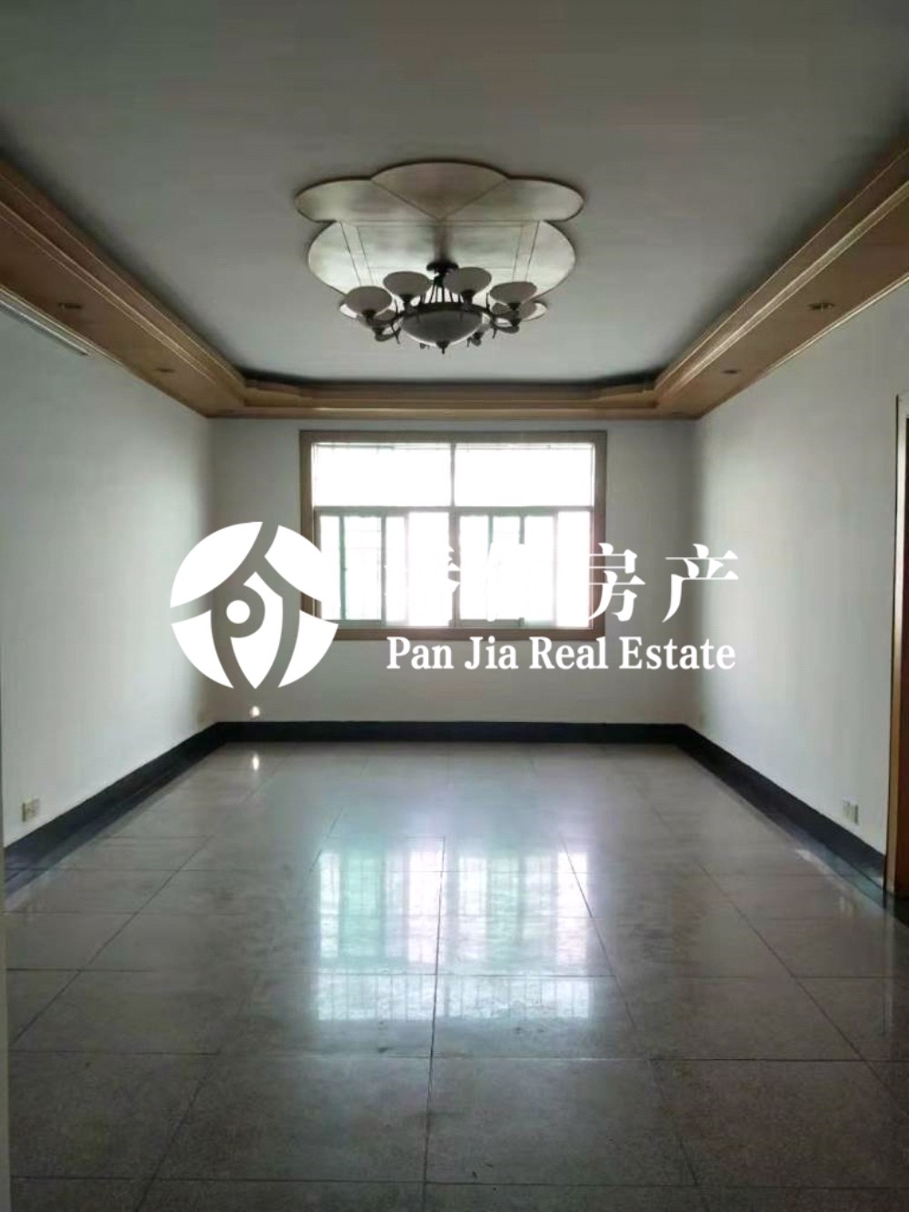 【潘佳房產(chǎn)推薦】【交通中路中段虹苑小區(qū)118平米3房光線很好4/6層42萬】