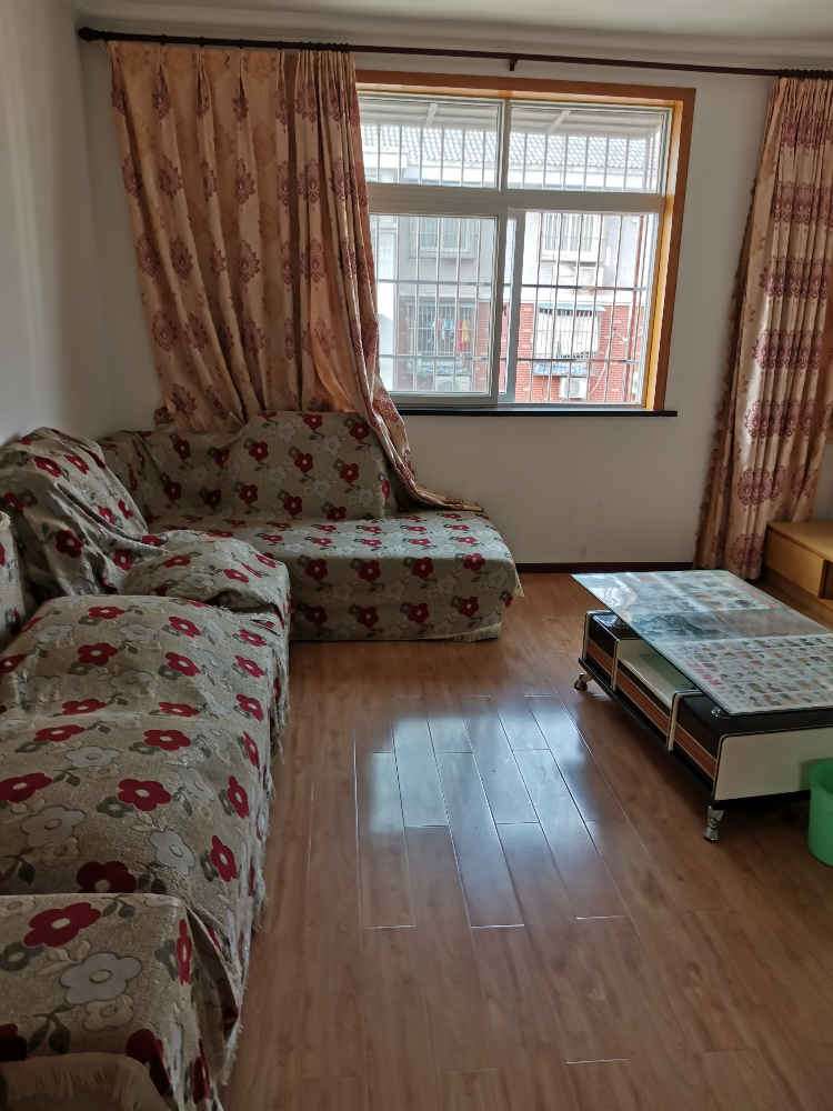 三室两厅精装修房出租