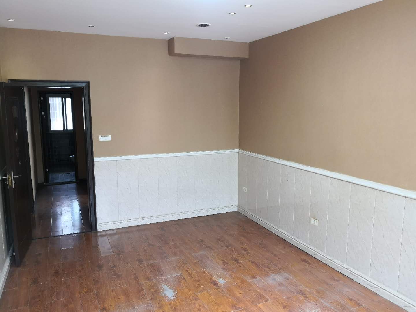 交通東路門面房低價(jià)出租無轉(zhuǎn)讓費(fèi)