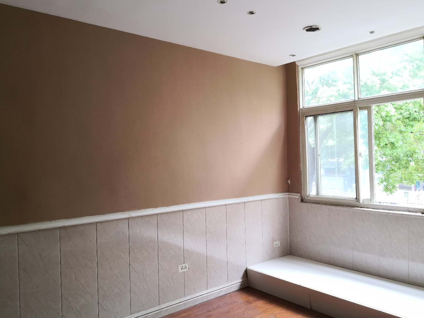 交通東路門面房低價(jià)出租無轉(zhuǎn)讓費(fèi)