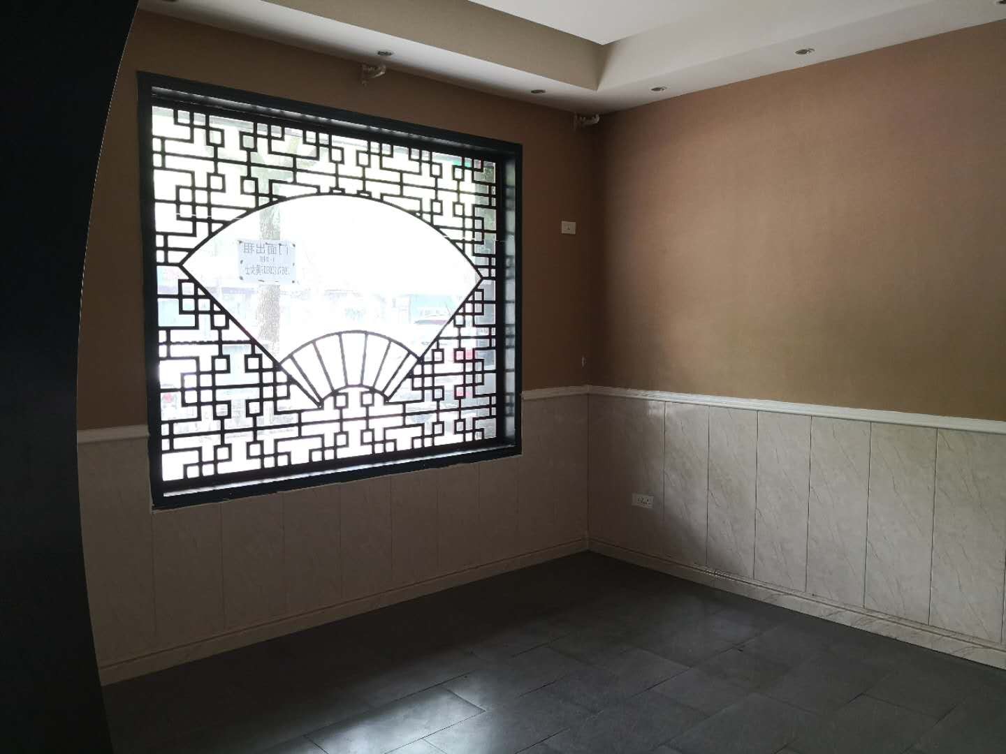 交通東路門面房低價(jià)出租無轉(zhuǎn)讓費(fèi)