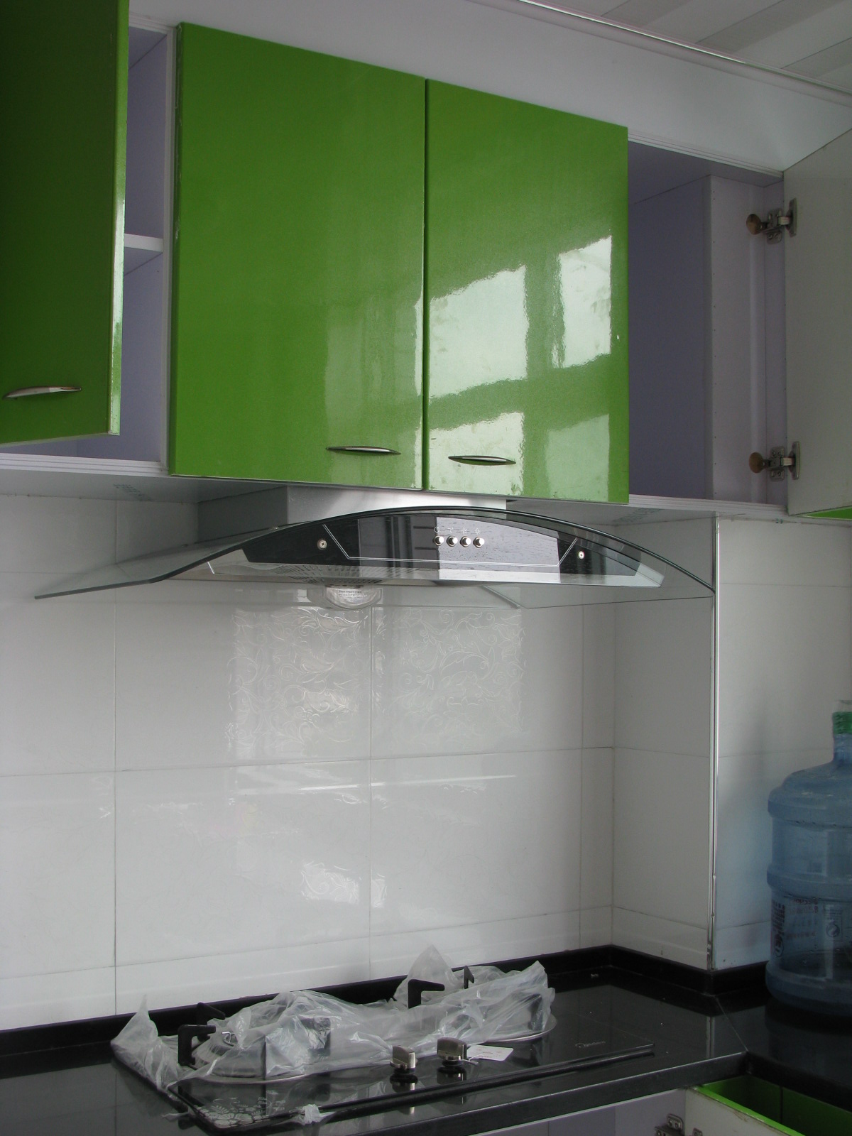 大潤發(fā)斜對(duì)面精裝修房出售，房型好，價(jià)格低