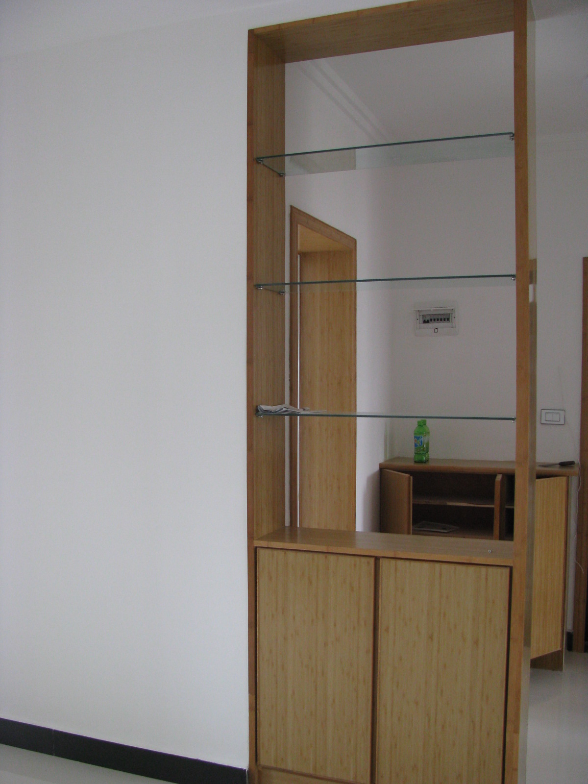 大潤發(fā)斜對面精裝修房出售，房型好，價格低