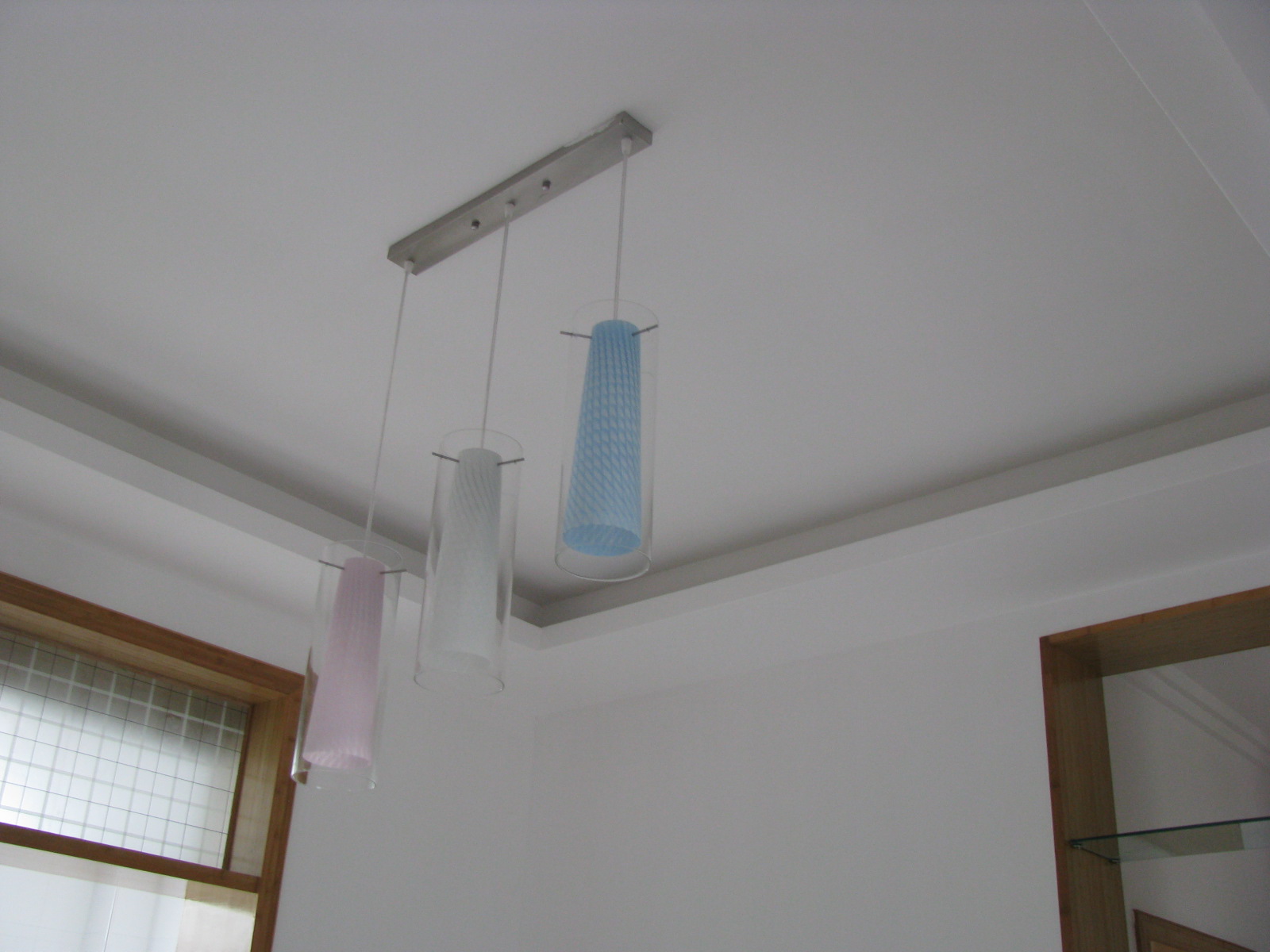 大潤發(fā)斜對面精裝修房出售，房型好，價格低