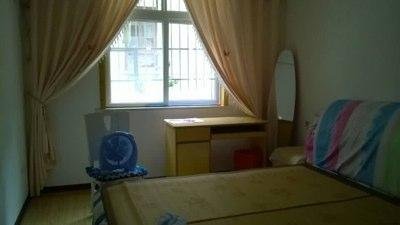 火車站三中宿舍， 房一套。