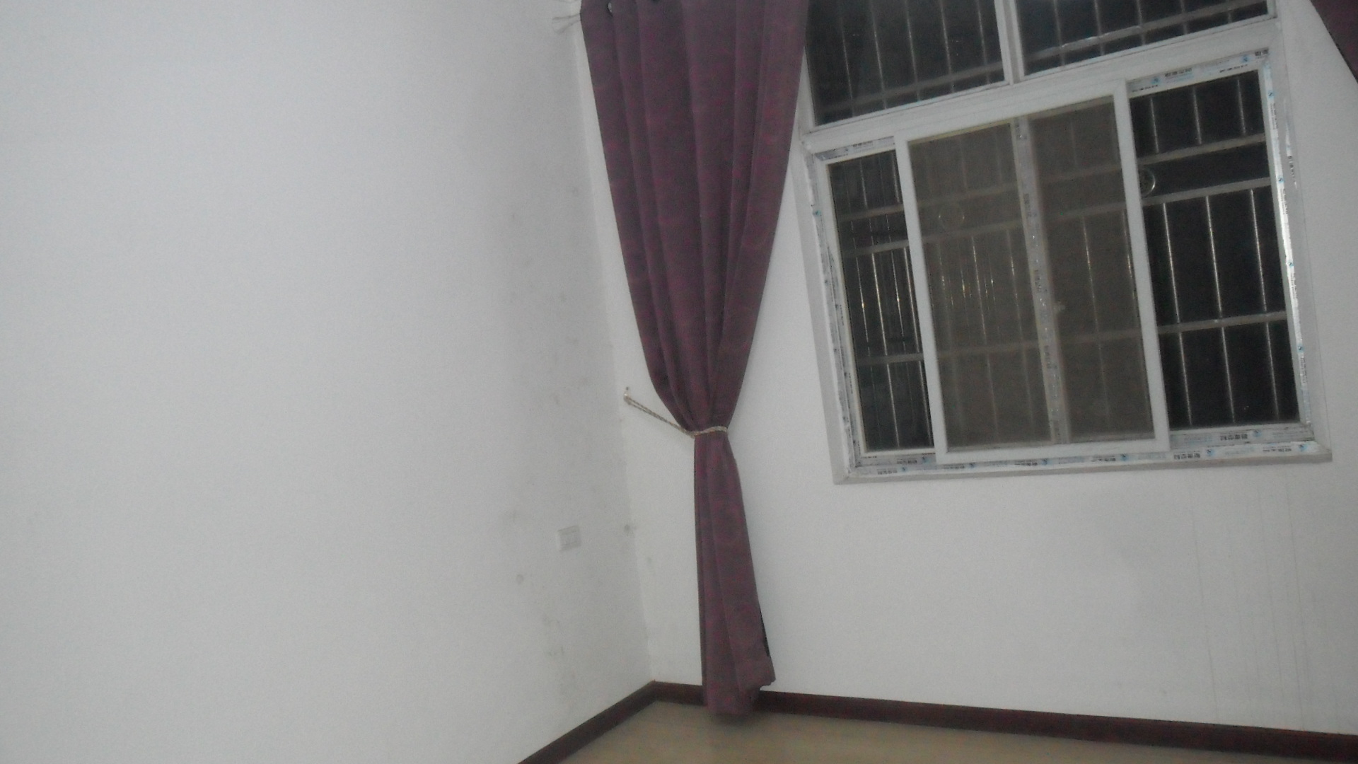 孝感東城區(qū)大會集精裝修3室2廳1衛(wèi)誠意賣