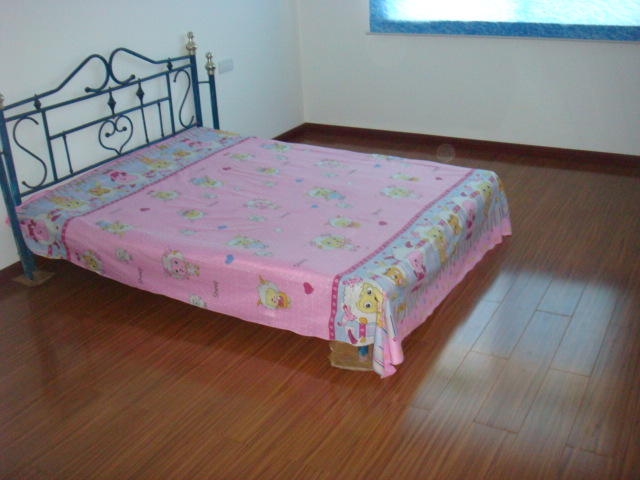 火車站對(duì)面艷陽(yáng)天隔壁八一小區(qū)