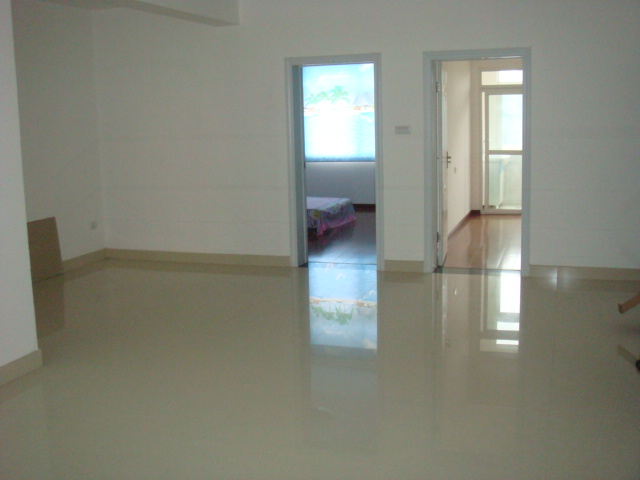 火車站對(duì)面艷陽(yáng)天隔壁八一小區(qū)