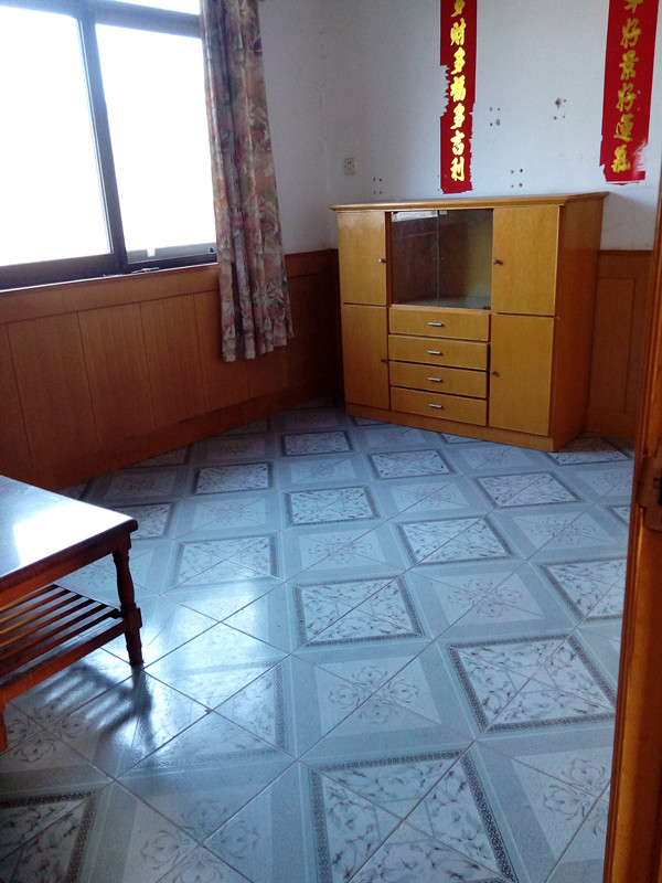 A1054. 文化路中段單位房 三室  4/7 簡(jiǎn)裝 實(shí)際91平米 75平米 26萬     