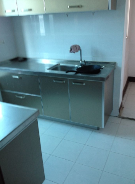 A1620園林路【經(jīng)緯樓單位房】中裝實(shí)際有130平米送小車庫(kù)