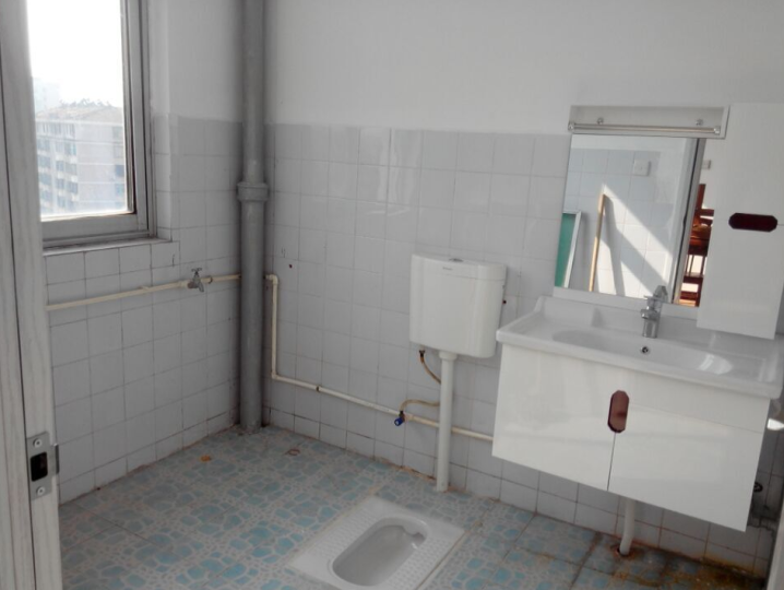 B1703急售【大東門商業(yè)城】120平米中裝超大陽臺(tái)