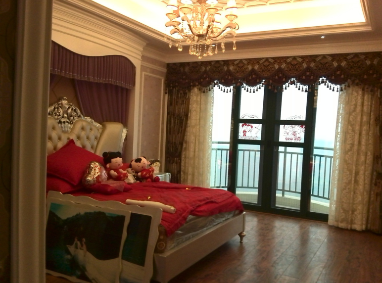 C90【乾坤豪府】228平米豪裝修拎包入住帶車(chē)位