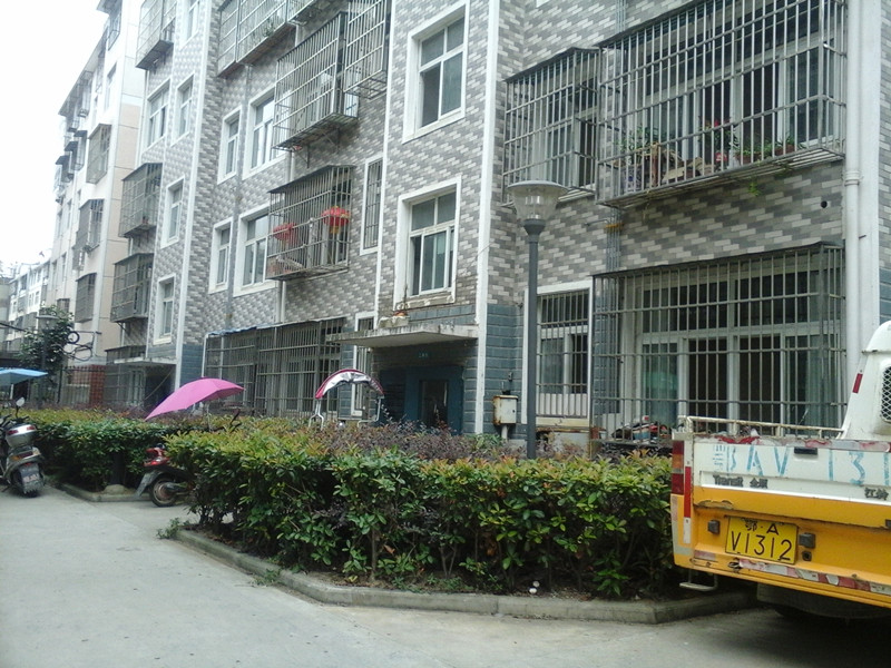 C116北辰花園二室4/5精裝兩證齊全家電家具齊100平米43萬(wàn)