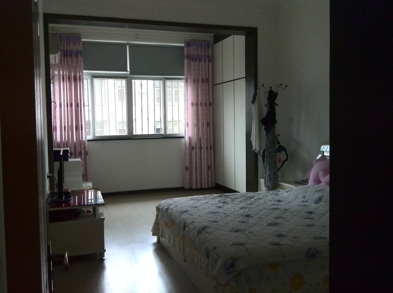 C98  建設(shè)東路【單位房 3樓】精裝 114平米 實際有140平米 