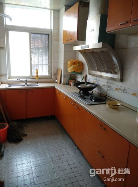 A1875黃陂東路【宏達(dá)花園】2樓137平米兩證滿(mǎn)五