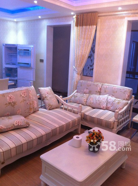 銅雀臺(tái)豪裝景觀房