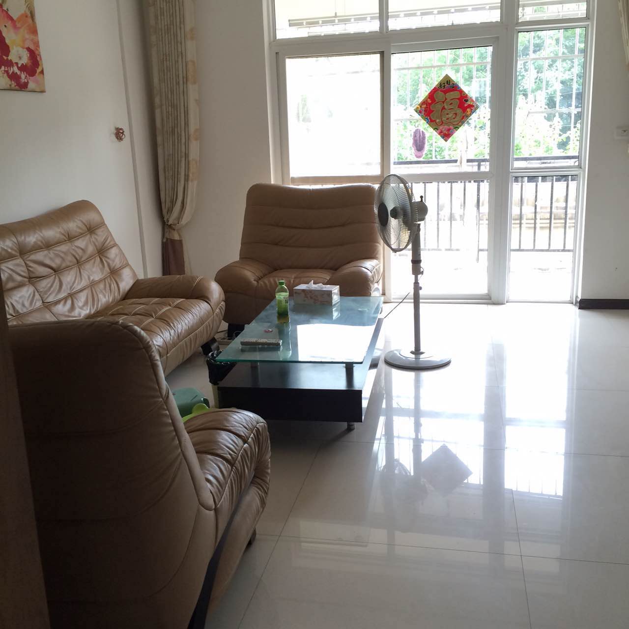 精裝送全套家具，拎包入住，低價出售