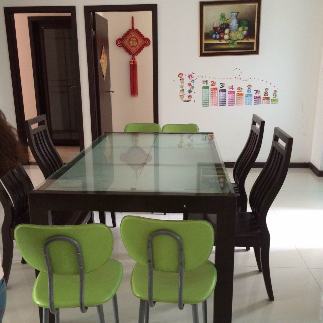 精裝送全套家具，拎包入住，低價出售