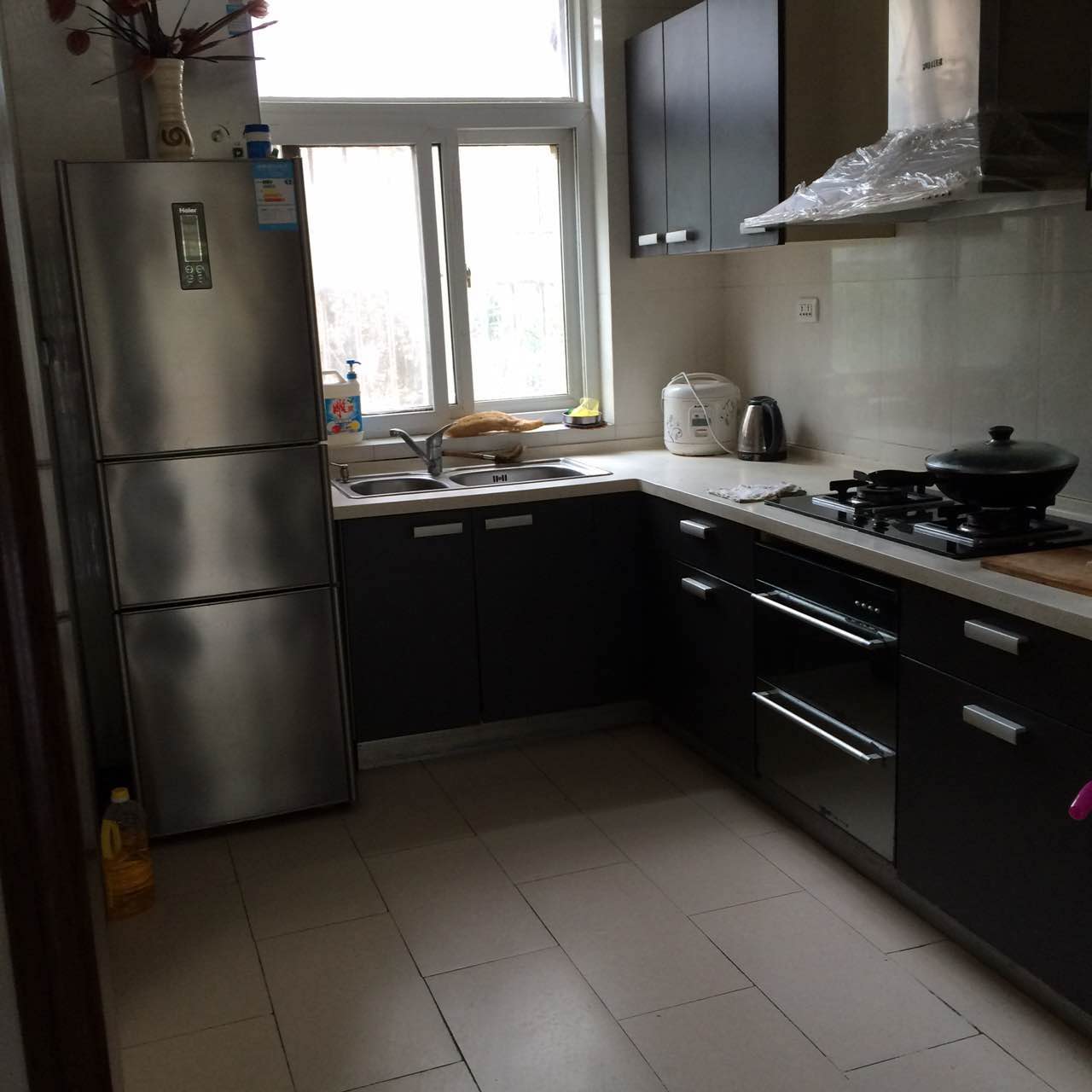 精裝送全套家具，拎包入住，低價出售