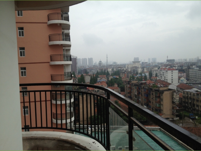 后湖附近，絕佳位置！好樓層！雙陽臺！