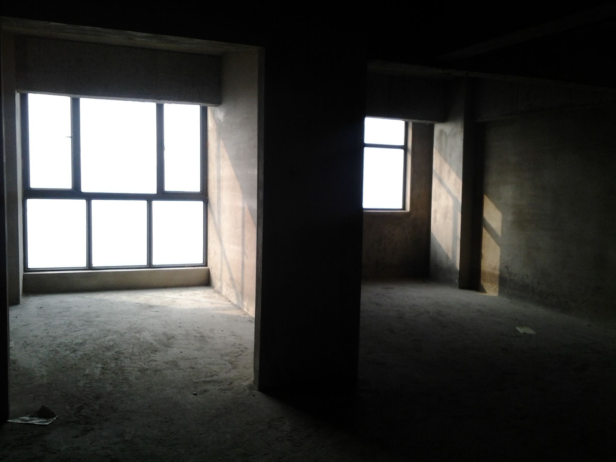 A941北大鴻城二室二廳一衛(wèi)15/20毛坯東西朝向兩證辦理中面積：88平米售價(jià)：32萬(wàn)有照片