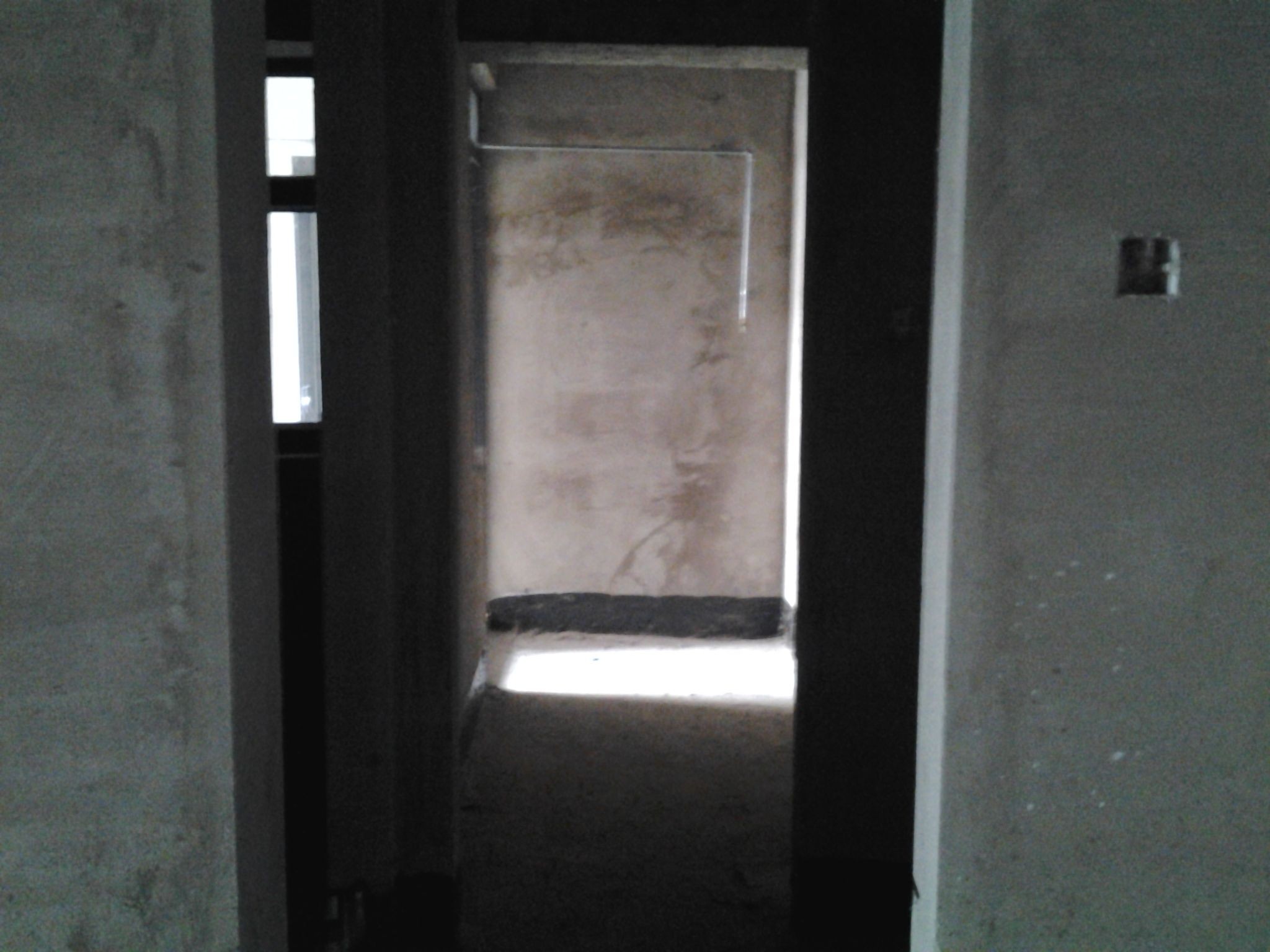 A941北大鴻城二室二廳一衛(wèi)15/20毛坯東西朝向兩證辦理中面積：88平米售價(jià)：32萬(wàn)有照片