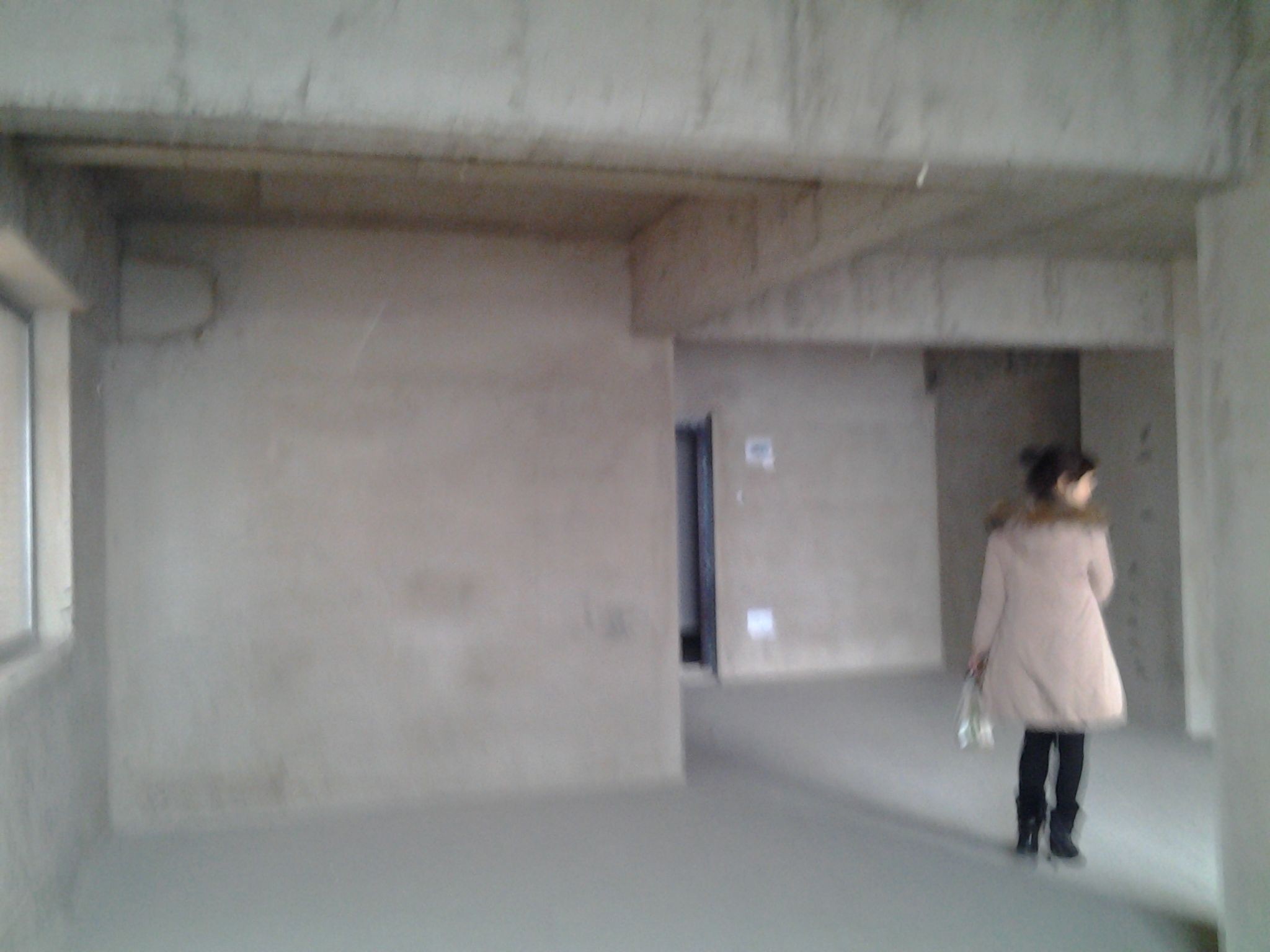 A941北大鴻城二室二廳一衛(wèi)15/20毛坯東西朝向兩證辦理中面積：88平米售價(jià)：32萬(wàn)有照片