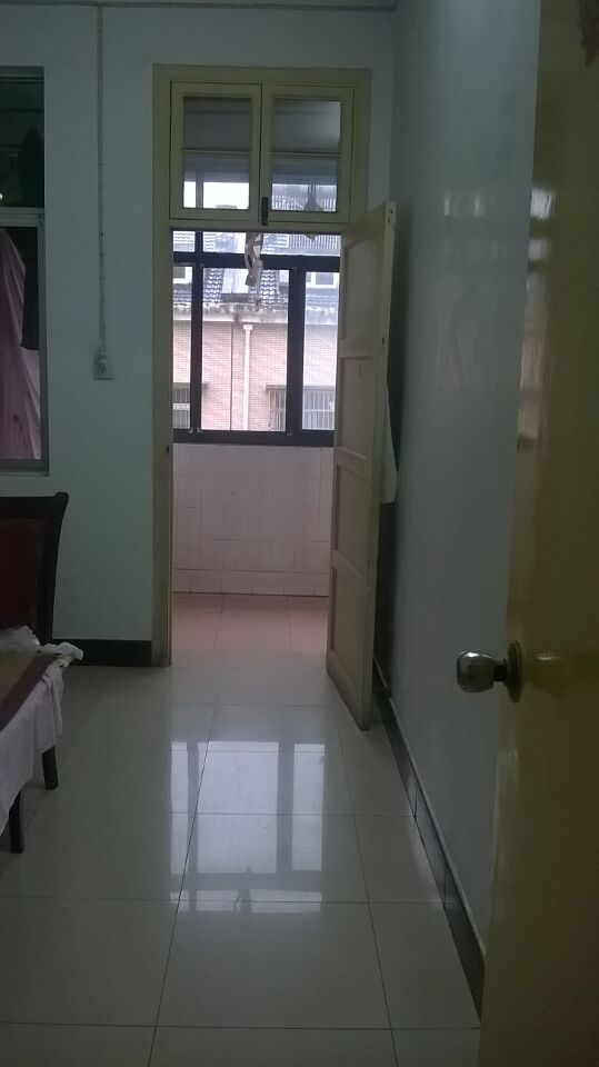 學(xué)生15年讀書方便，離 、 、高中、大學(xué)非常近