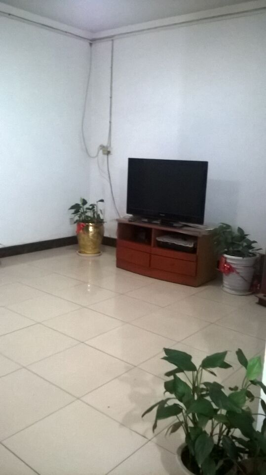 學(xué)生15年讀書方便，離小學(xué)、初中、高中、大學(xué)非常近