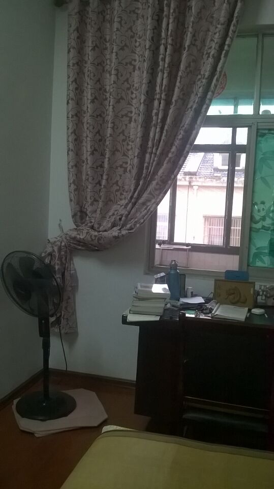 学生15年读书方便，离 、 、高中、大学非常近