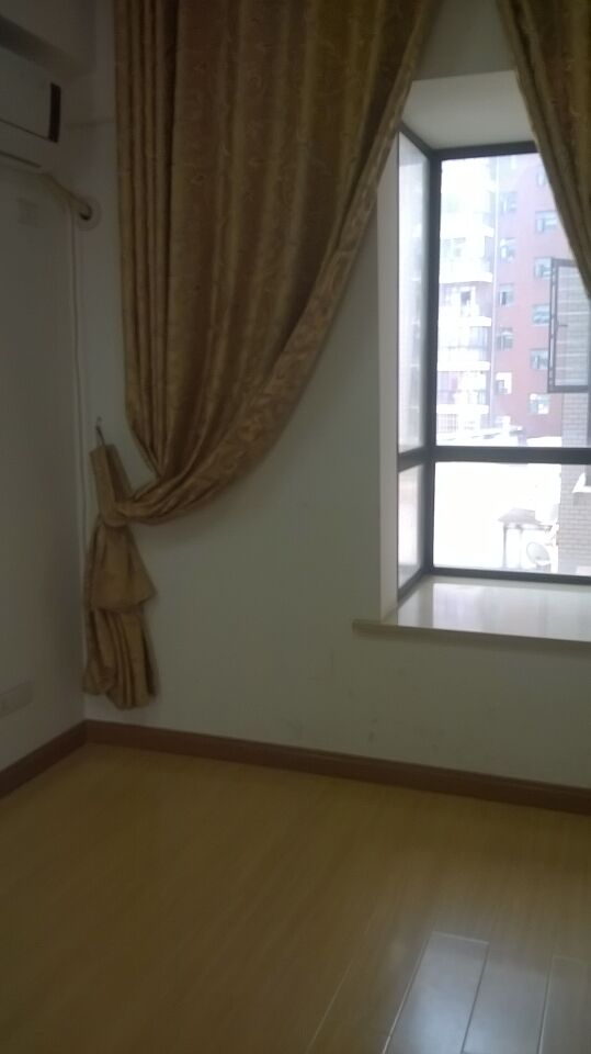 孝感光榮路全洲國(guó)際G18棟401，小中高讀書方便