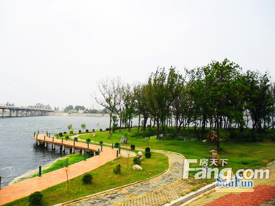 博士灣（4室2廳2衛(wèi)，小區(qū)前觀萬(wàn)畝天然河流臨澴水河，后攬千畝深林公園）