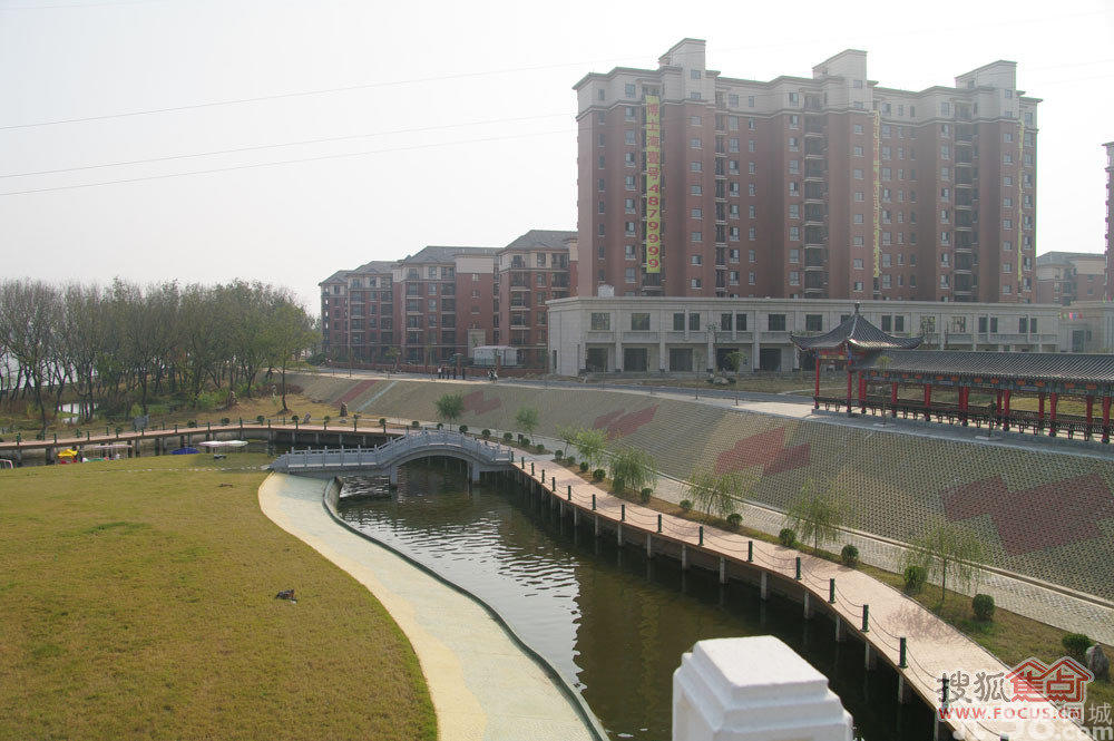 博士灣（4室2廳2衛(wèi)，小區(qū)前觀萬(wàn)畝天然河流臨澴水河，后攬千畝深林公園）