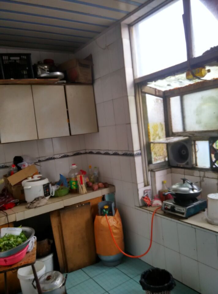 兩桿三層商鋪出租,交通便利,地方敞亮