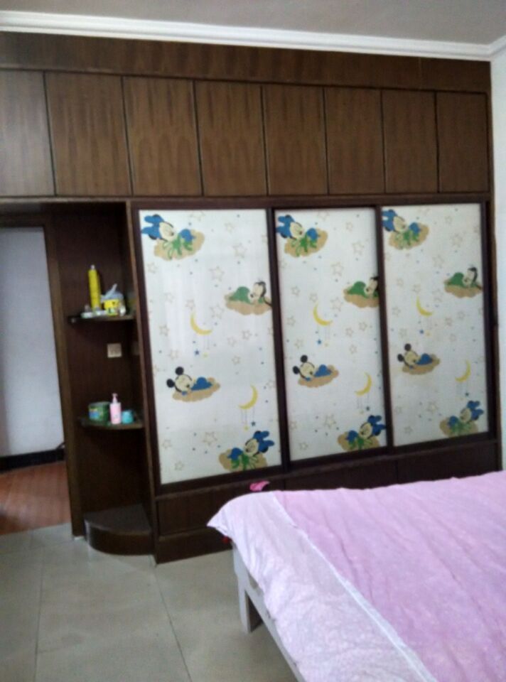 兩桿三層商鋪出租,交通便利,地方敞亮