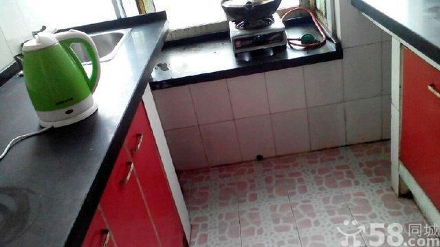 荣欣国际酒店斜对面